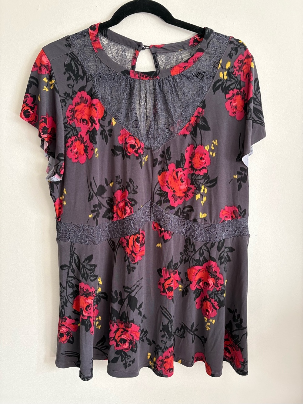 torrid Gray Short Sleeve Floral Lace-Trim Top with Red Roses